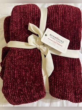 Berkshire Oversized Chenille Throw Blanket - Burgundy NWT